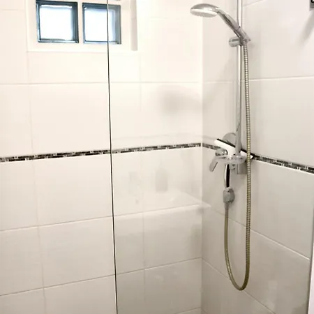 Duha Homes - 1 Apartment, Kueche, Self-check-in, Stellplatz *