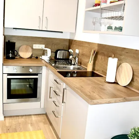 Duha Homes - 1 Apartment, Kueche, Self-check-in, Stellplatz