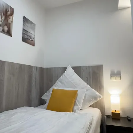 Appartamento Duha Homes - 1 Apartment, Kueche, Self-check-in, Stellplatz Ingolstadt